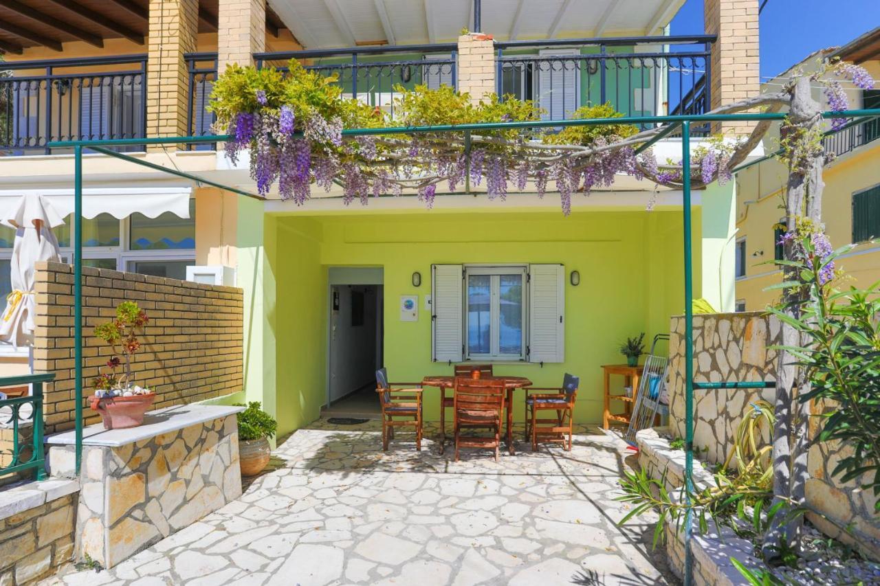 Kaminaki Beachfront Apartments Nisaki  Екстериор снимка