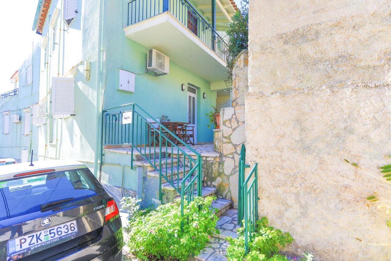 Kaminaki Beachfront Apartments Nisaki  Екстериор снимка
