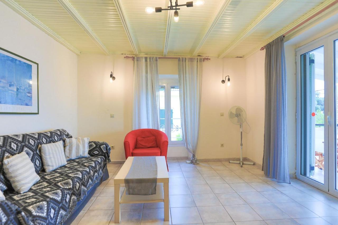 Kaminaki Beachfront Apartments Nisaki  Екстериор снимка