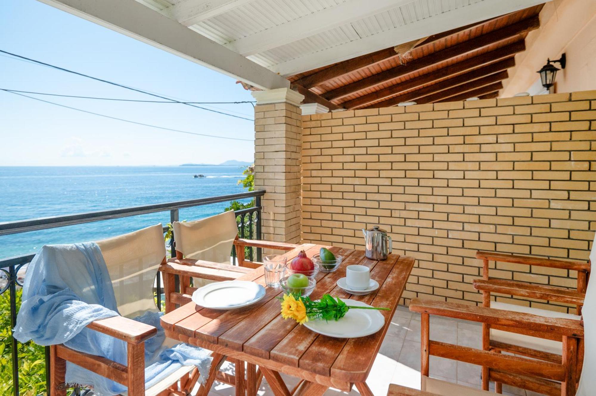 Kaminaki Beachfront Apartments Nisaki  Екстериор снимка