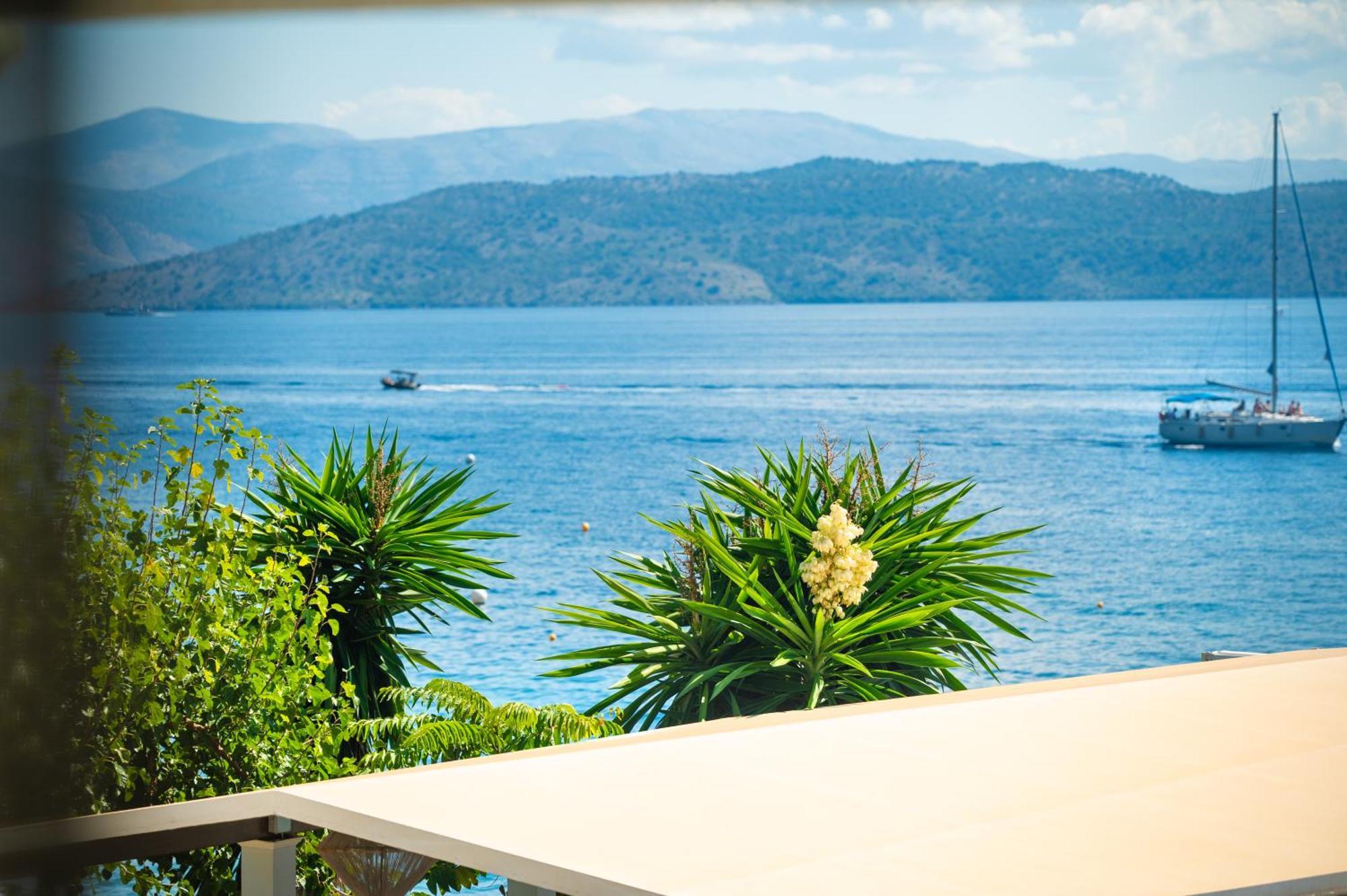 Kaminaki Beachfront Apartments Nisaki  Екстериор снимка