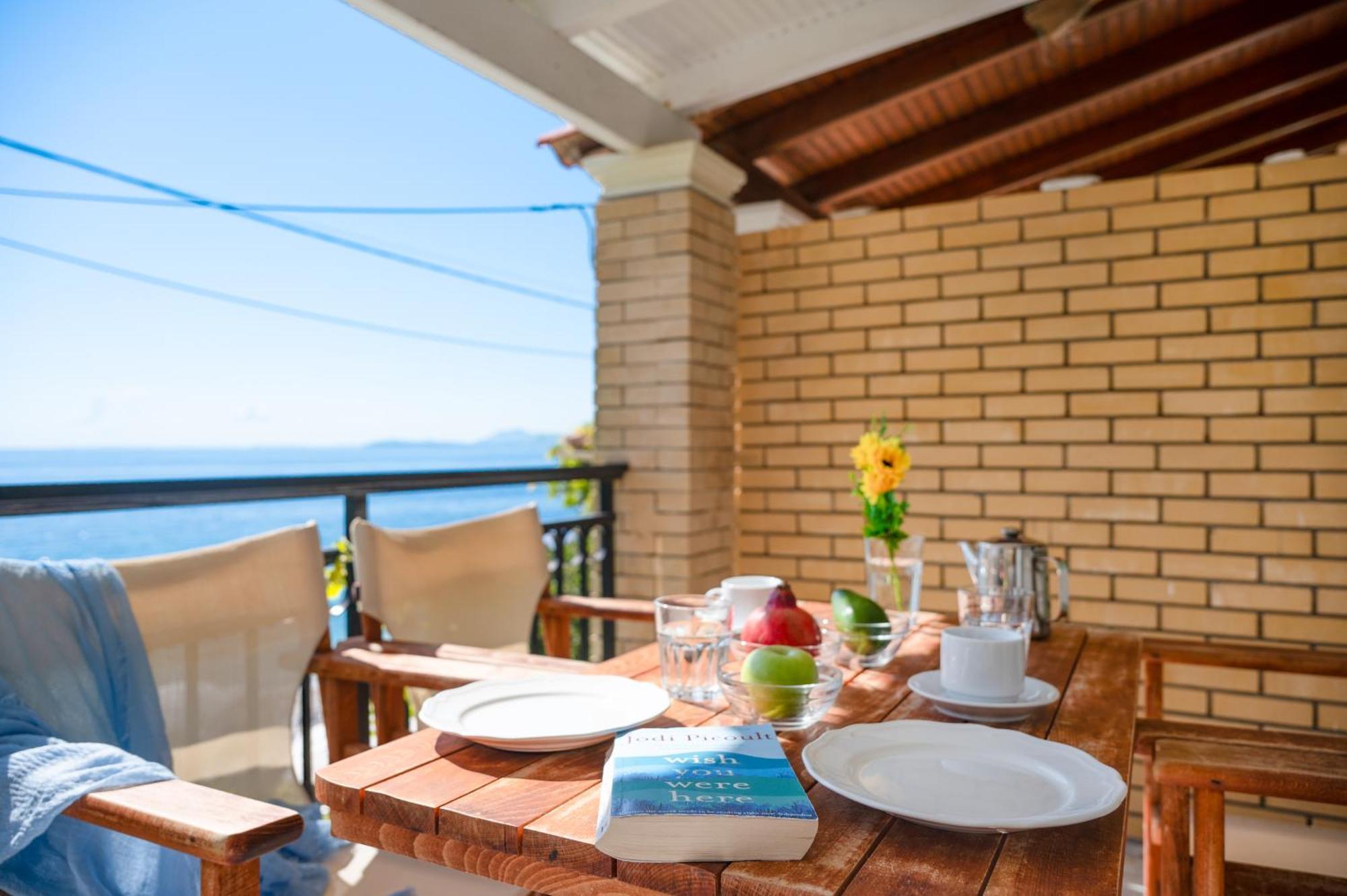 Kaminaki Beachfront Apartments Nisaki  Екстериор снимка