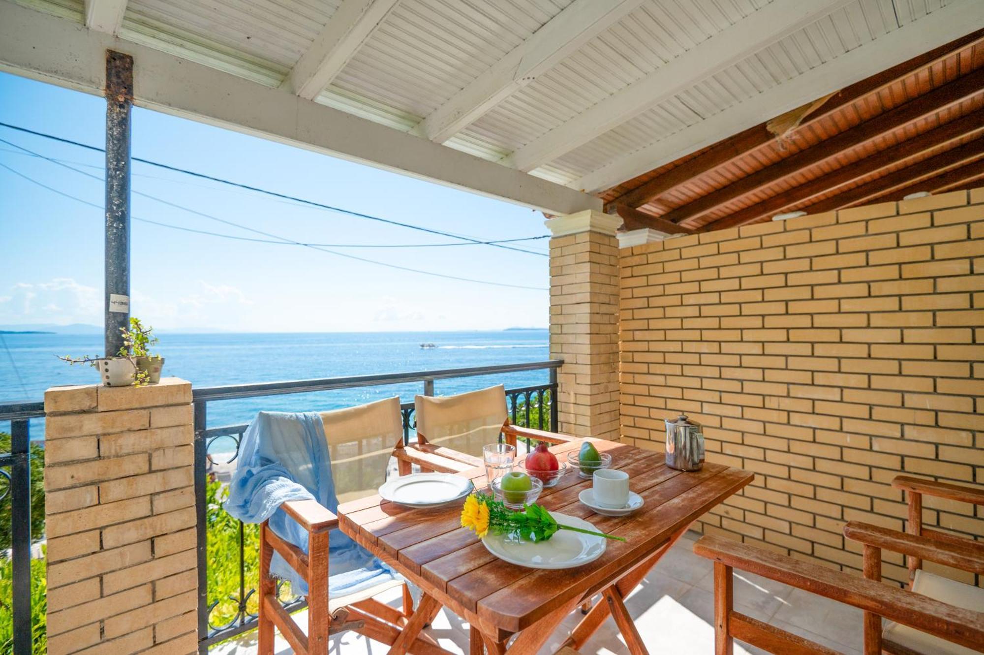 Kaminaki Beachfront Apartments Nisaki  Екстериор снимка